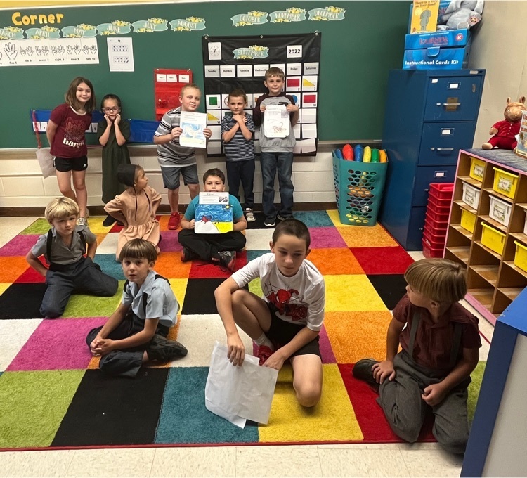 4th grade sharing their pet report to kindergarten 